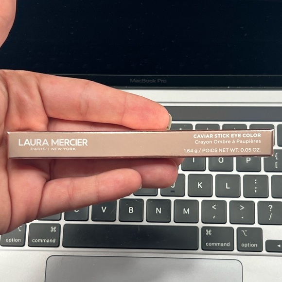 Laura Mercier: RoseGlow Caviar Eyeshadow Stick (Kiss From a Rose) - Picture 2 of 3